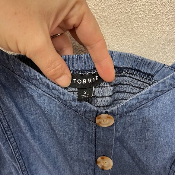 Torrid Denim Faux Button-Front Sleeveless Tank Top W/ Adjustable Straps Size 2 - Picture 3 of 5